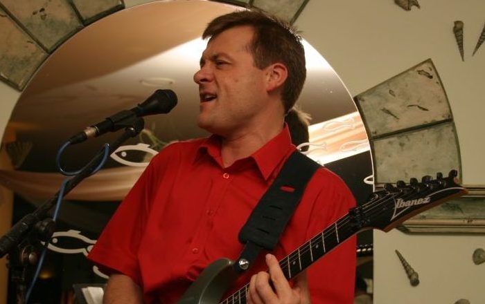 Artur, gitara i vocal